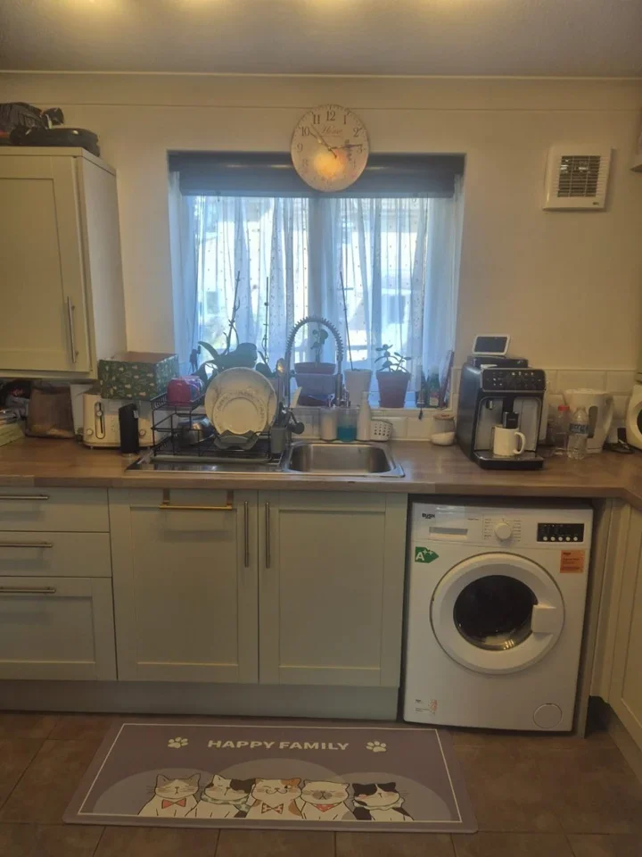 Flat Quantock Close in Crawley