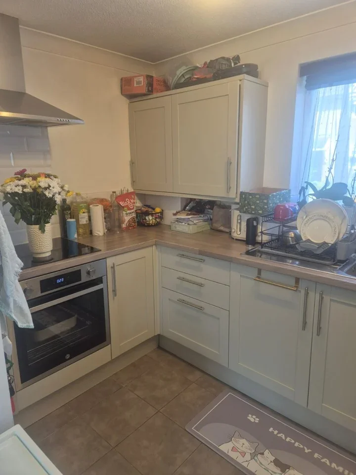 Flat Quantock Close in Crawley