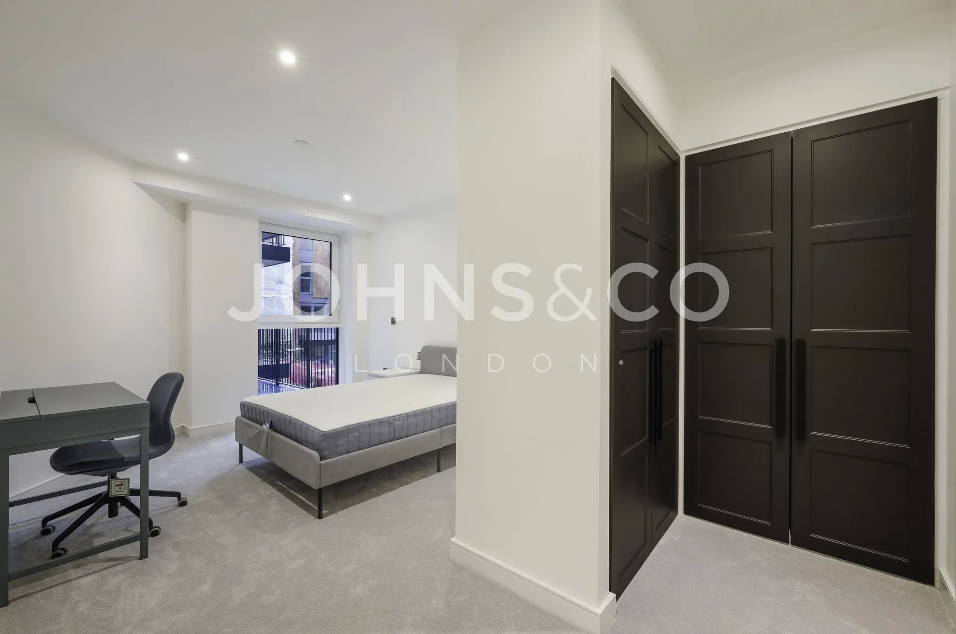 Flat Wheatfield Way in Greater London