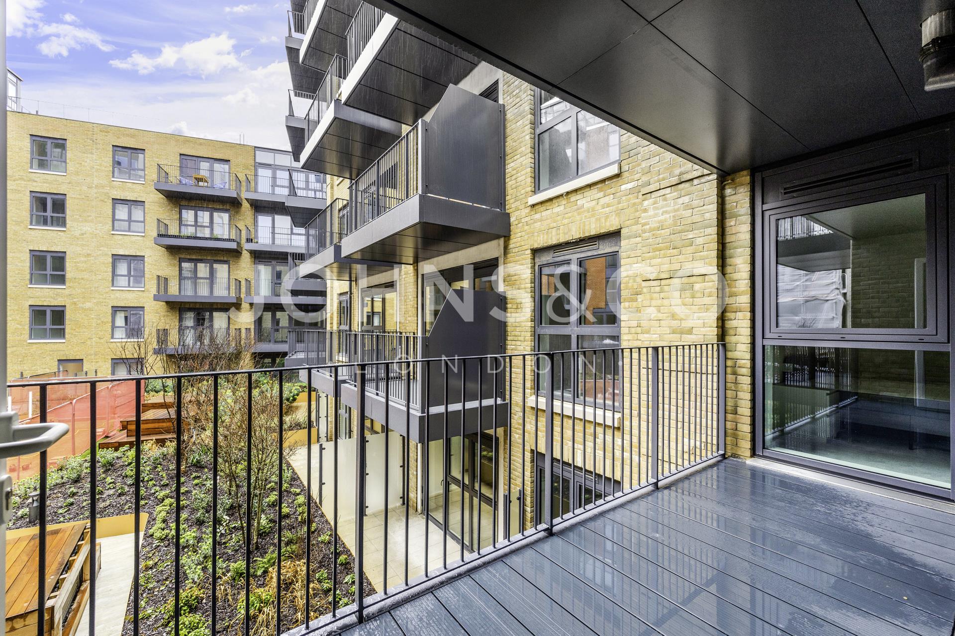 Flat Wheatfield Way in Greater London