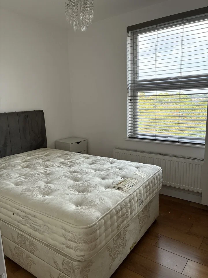 Flat Beaconsfield Road in Greater London