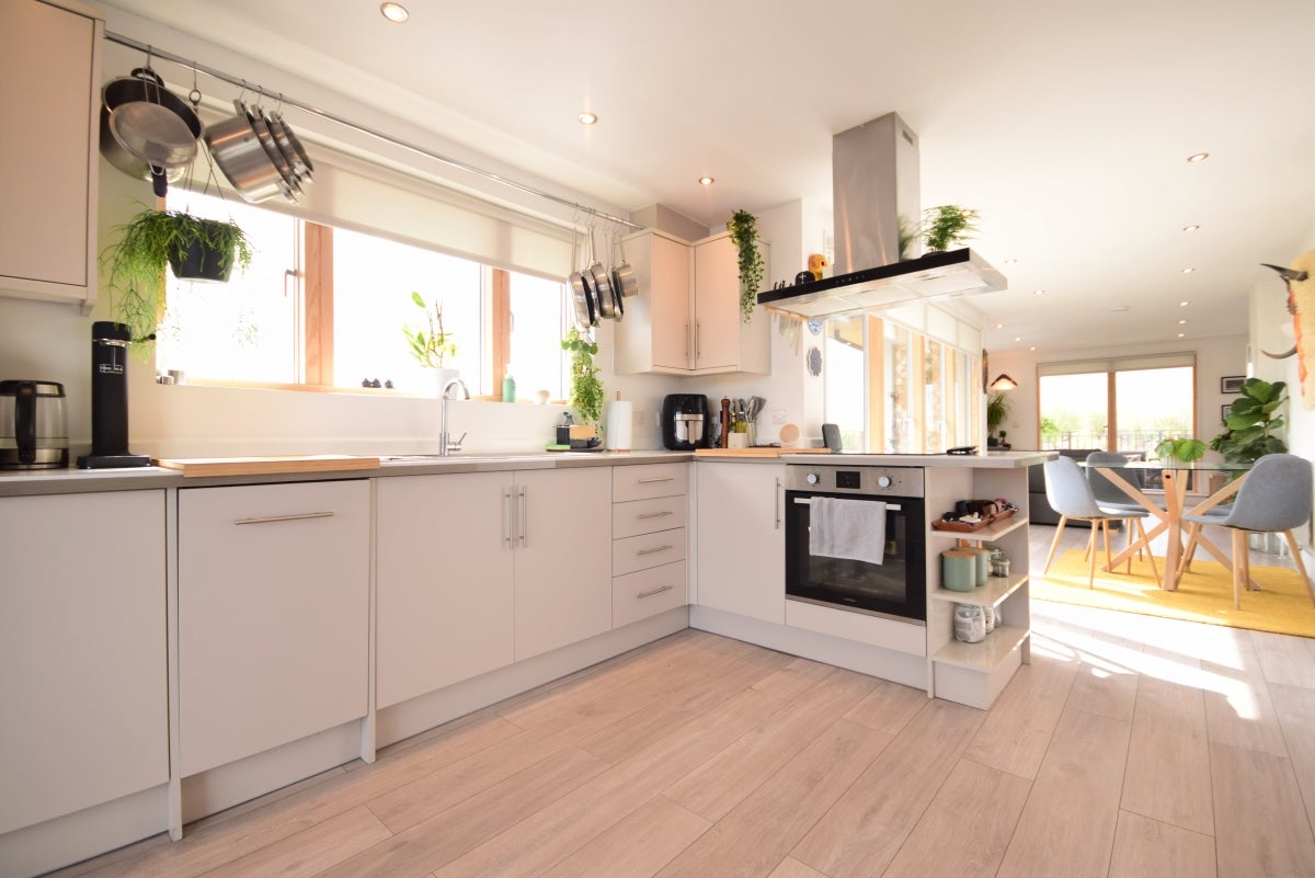 Flat Brunswick Terrace in Hove