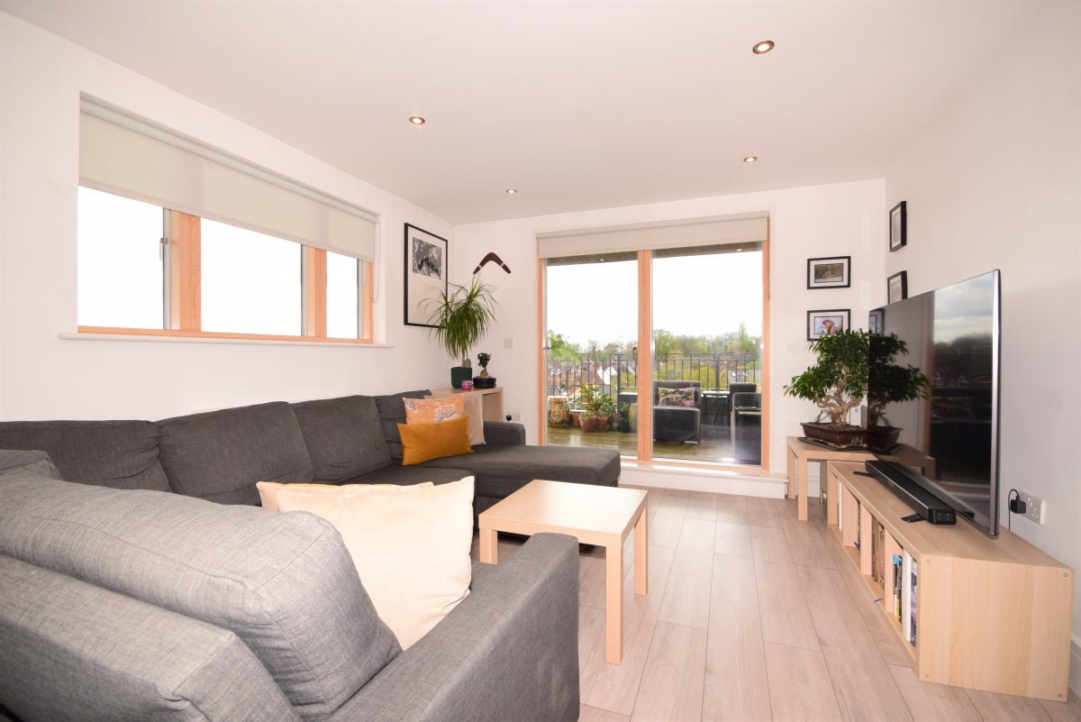 Flat Brunswick Terrace in Hove