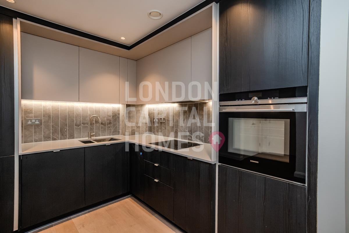 Flat Kennington Lane in Greater London