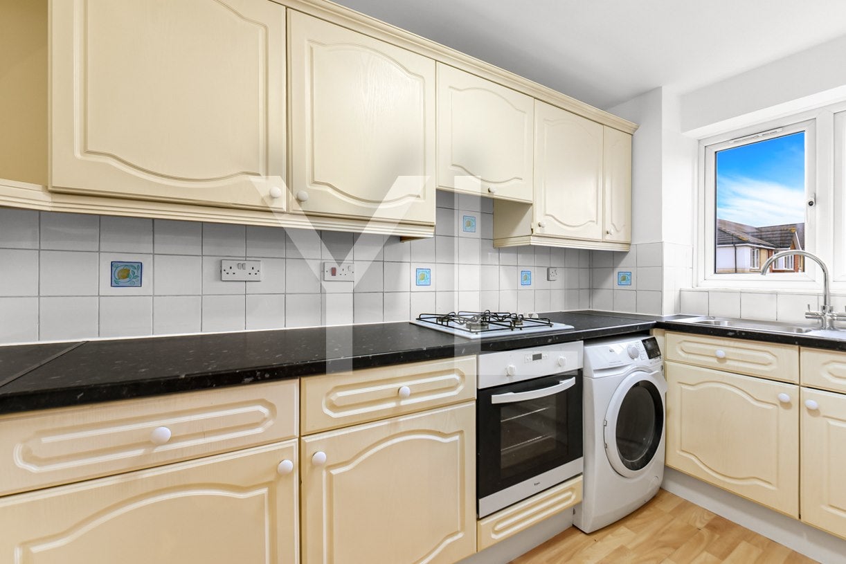 Flat Crosslet Vale in Greater London