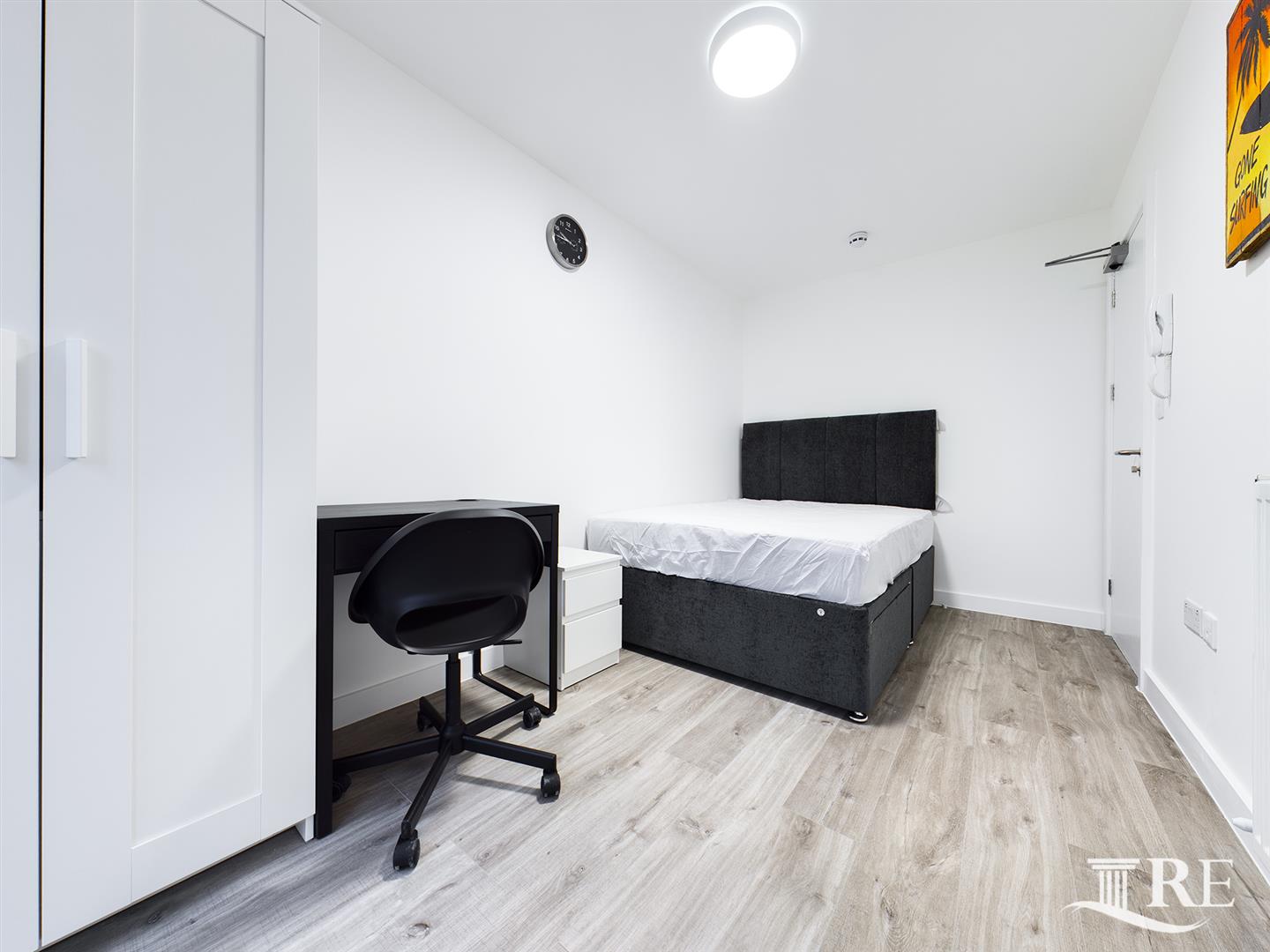 Room High Road in Greater London