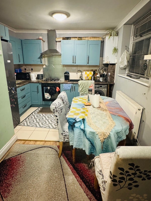 Flat Crabtree Avenue in Greater London
