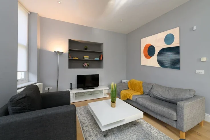 Flat Mount Stuart Square in Cardiff