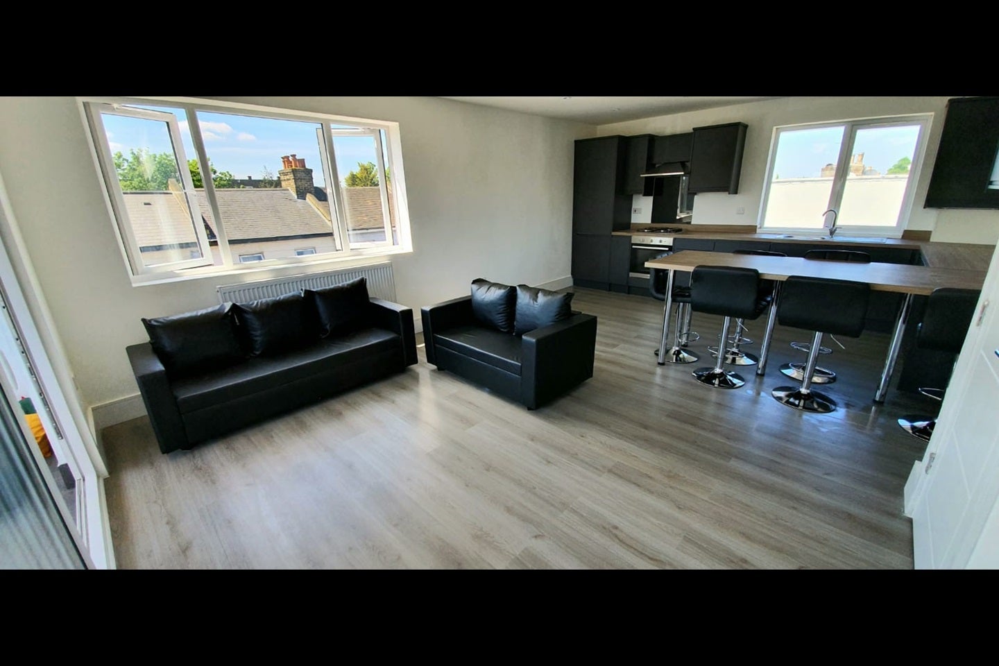 Flat Essex Street in Greater London