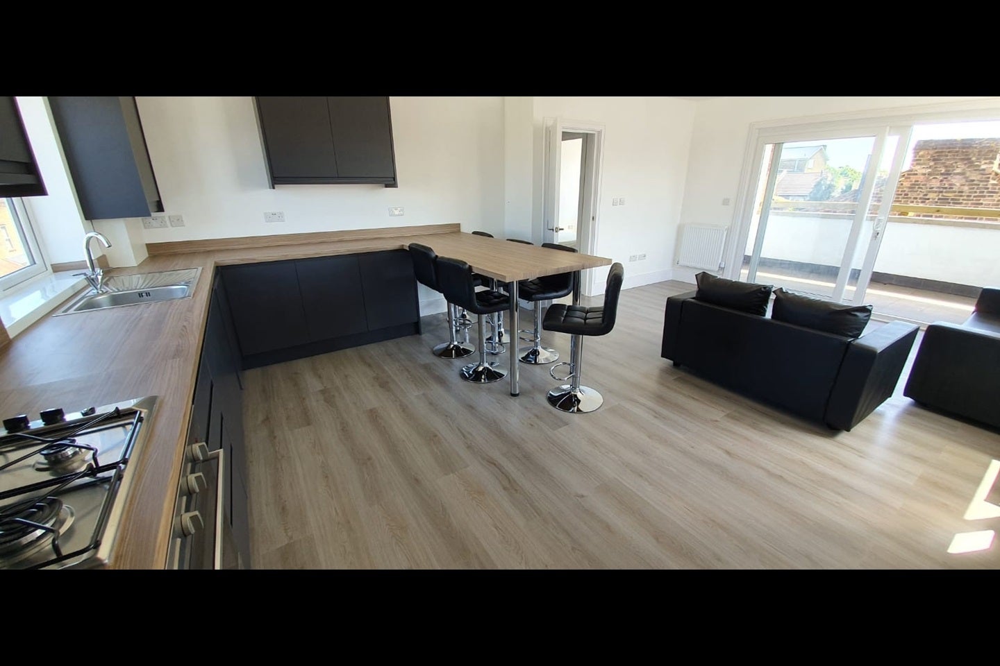 Flat Essex Street in Greater London