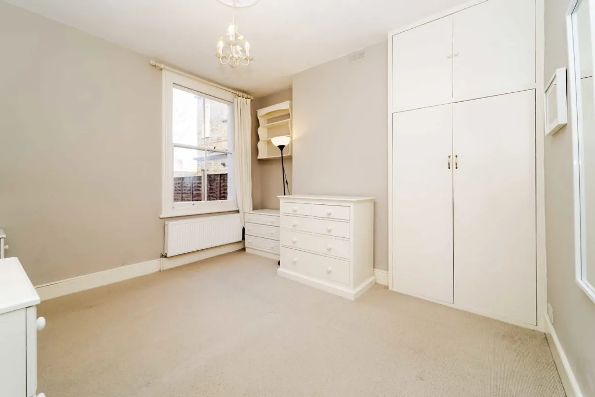 Flat Cargill Road in Greater London