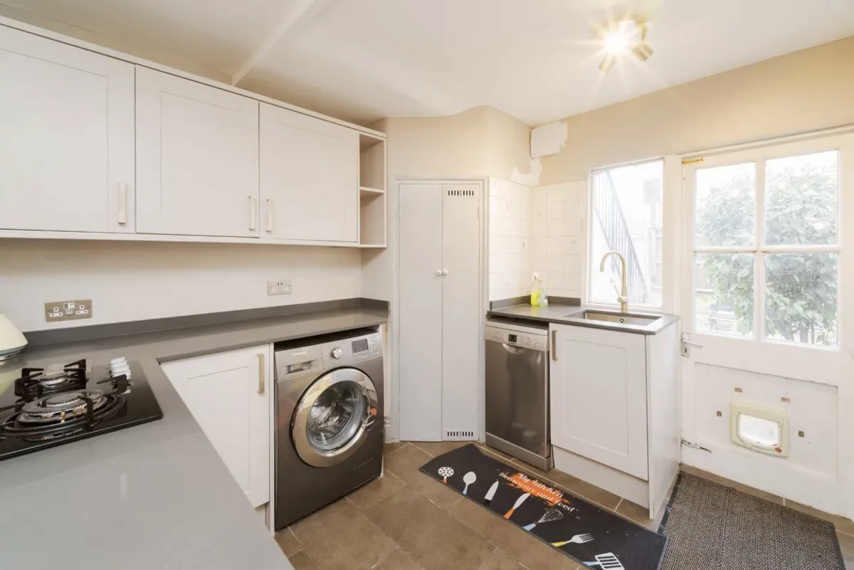Flat Cargill Road in Greater London