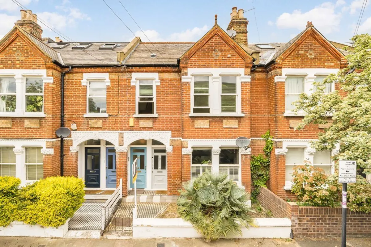 Flat Cargill Road in Greater London