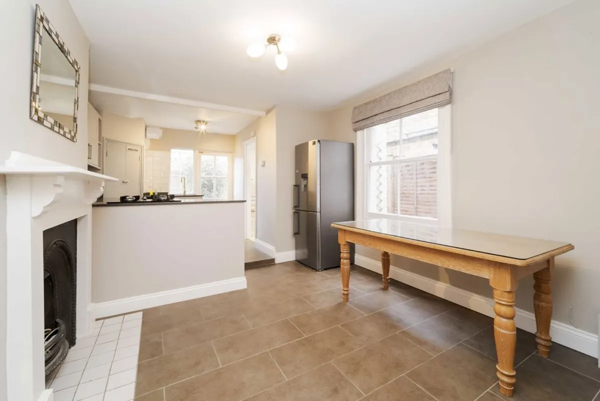 Flat Cargill Road in Greater London