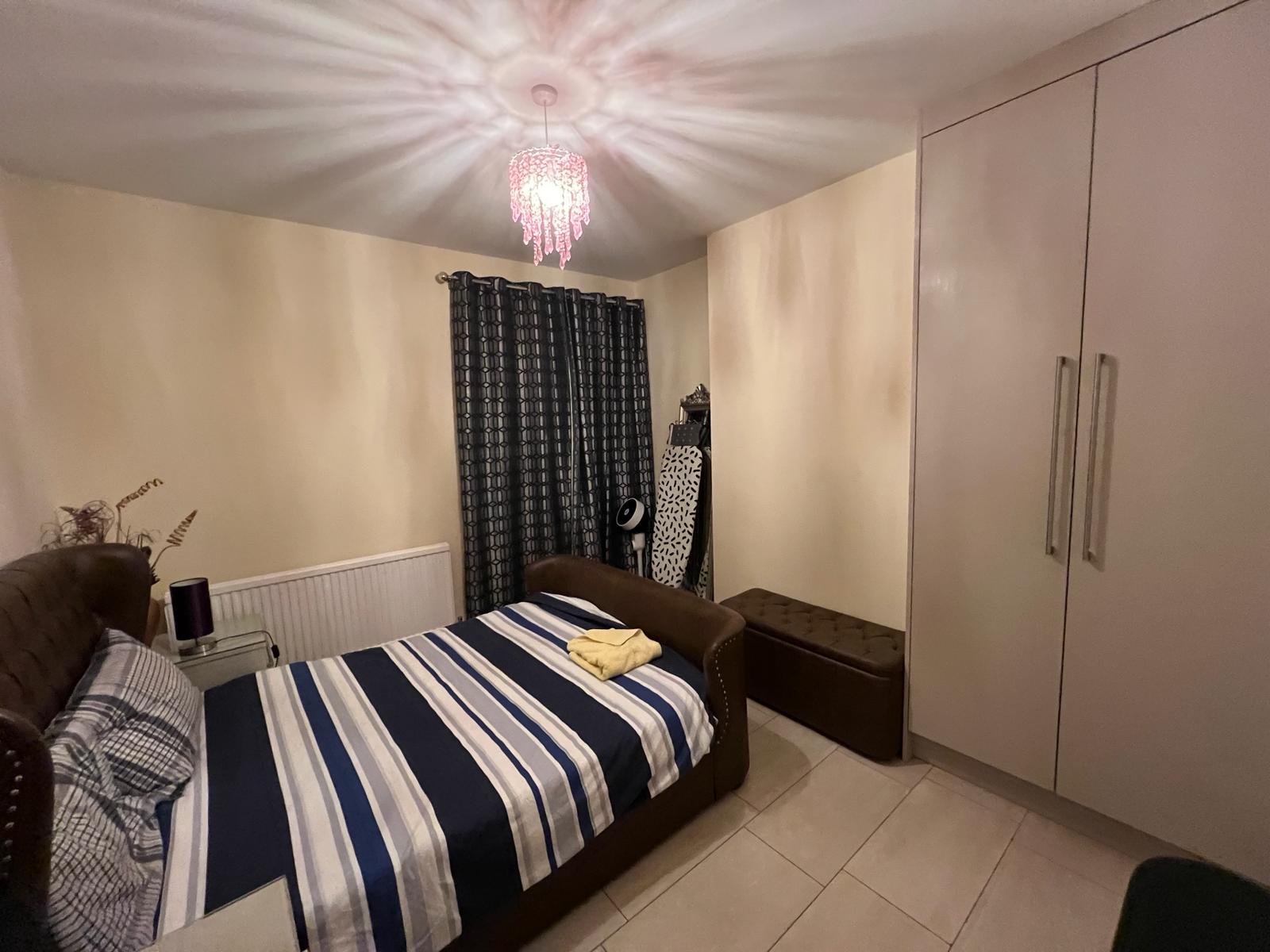 Flat Beehive Lane in Greater London