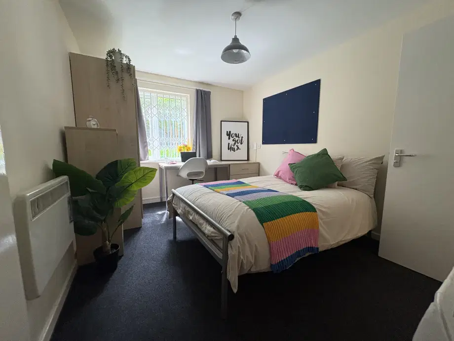 Room Faraday Road in Nottingham