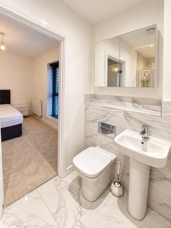 Room Connie Street in North West Leicestershire