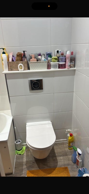 Room Haydons Road in Greater London
