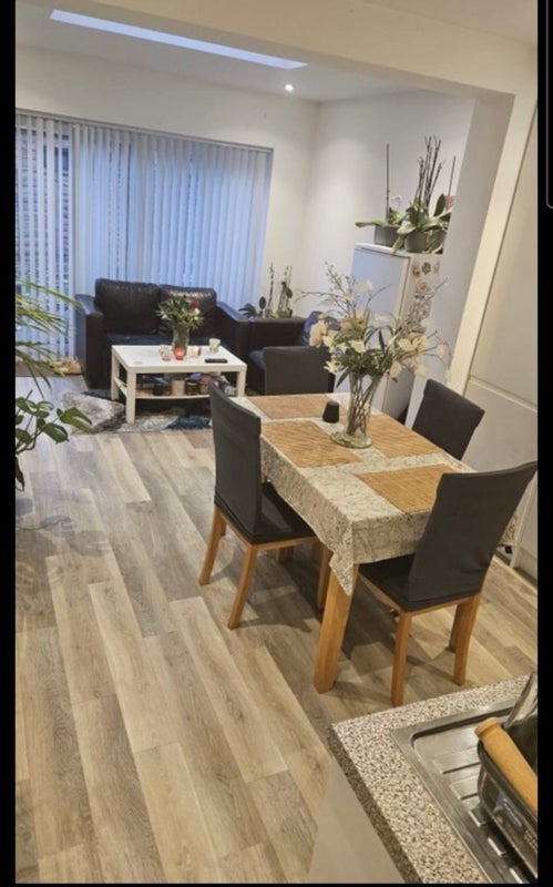 Room Haydons Road in Greater London