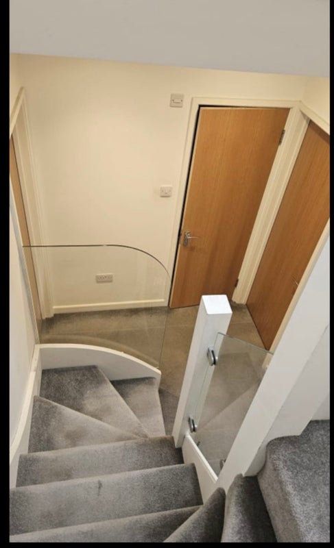 Room Haydons Road in Greater London