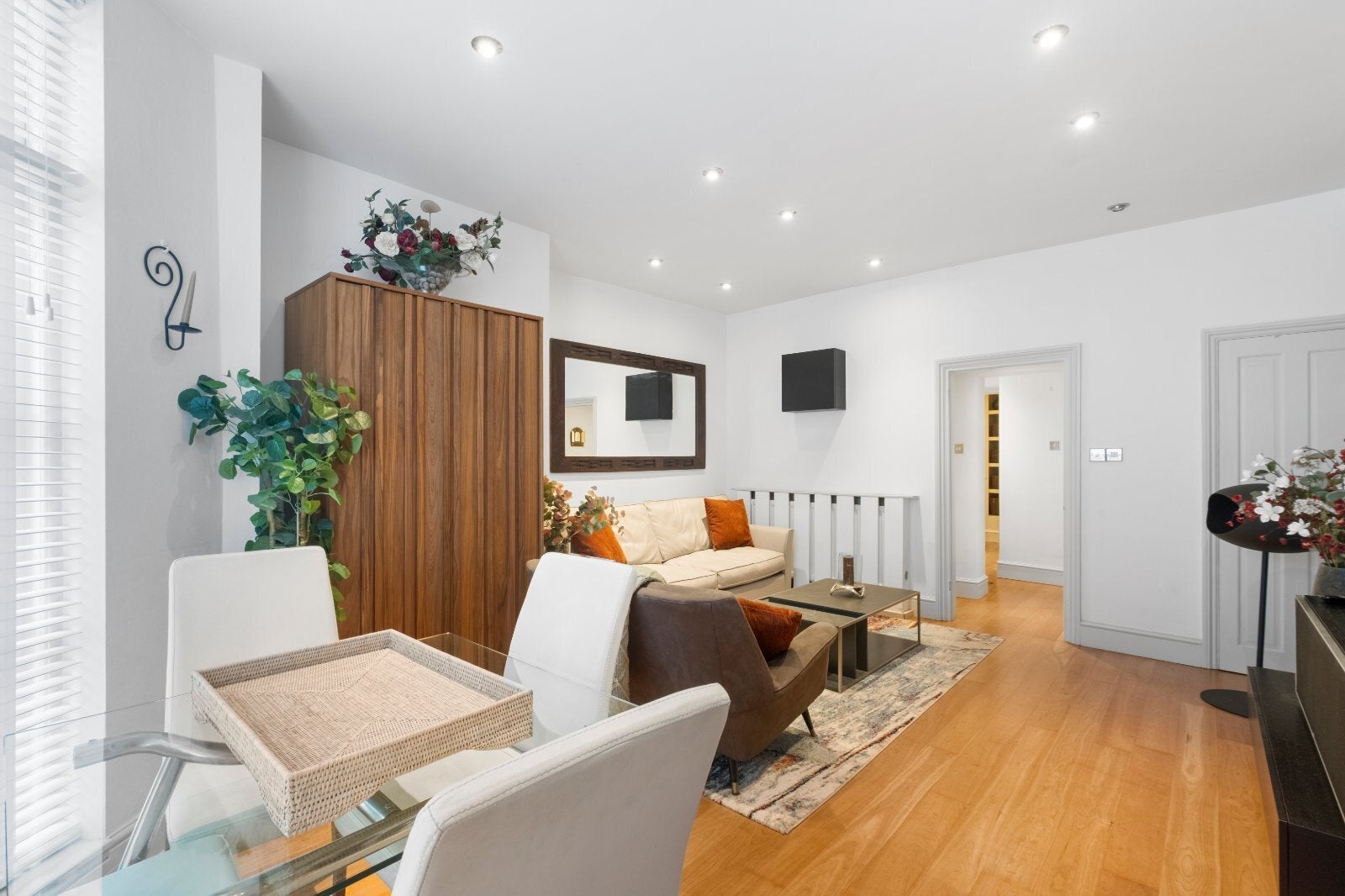 Flat Marloes Road in Greater London