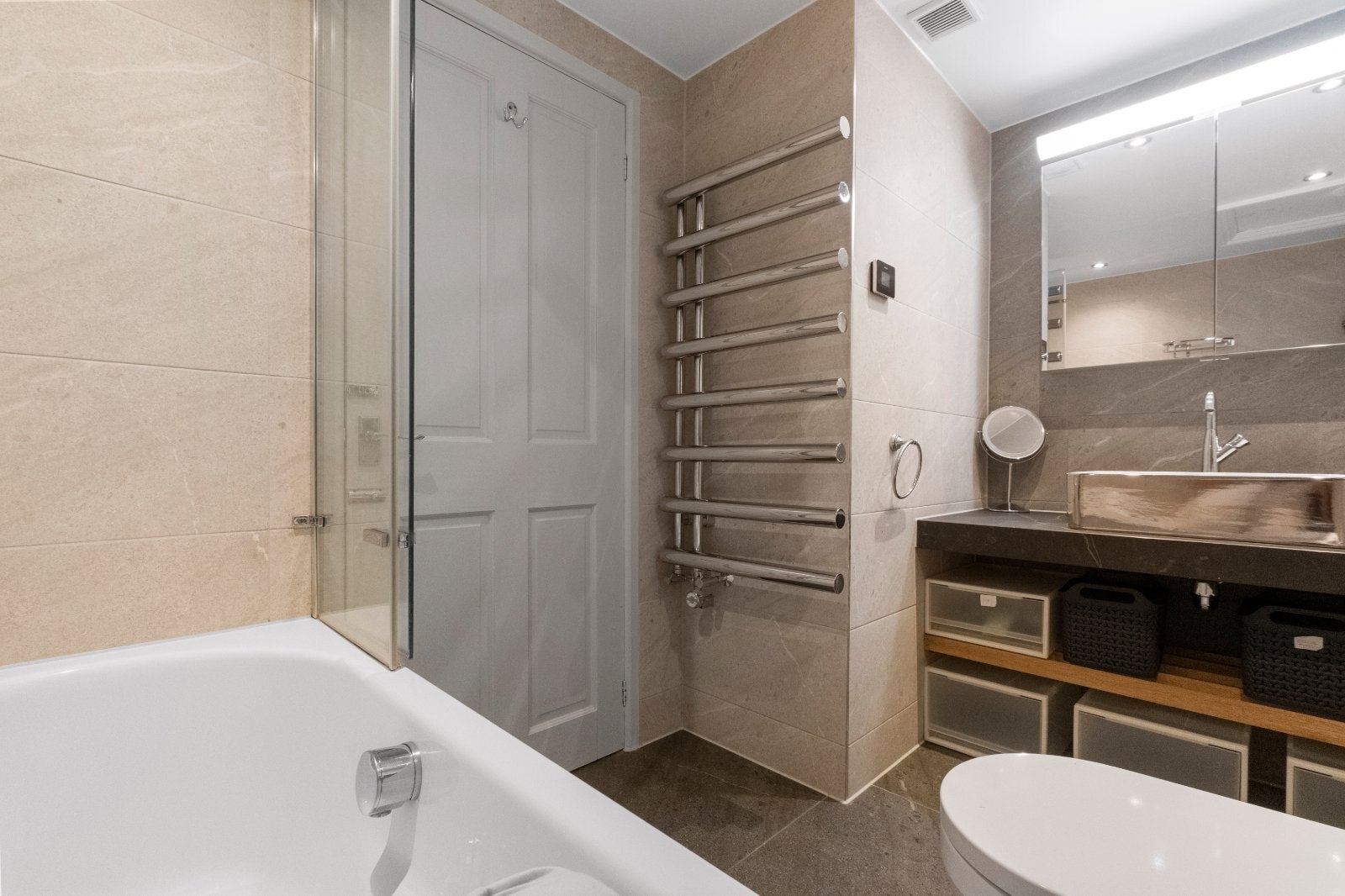 Flat Marloes Road in Greater London