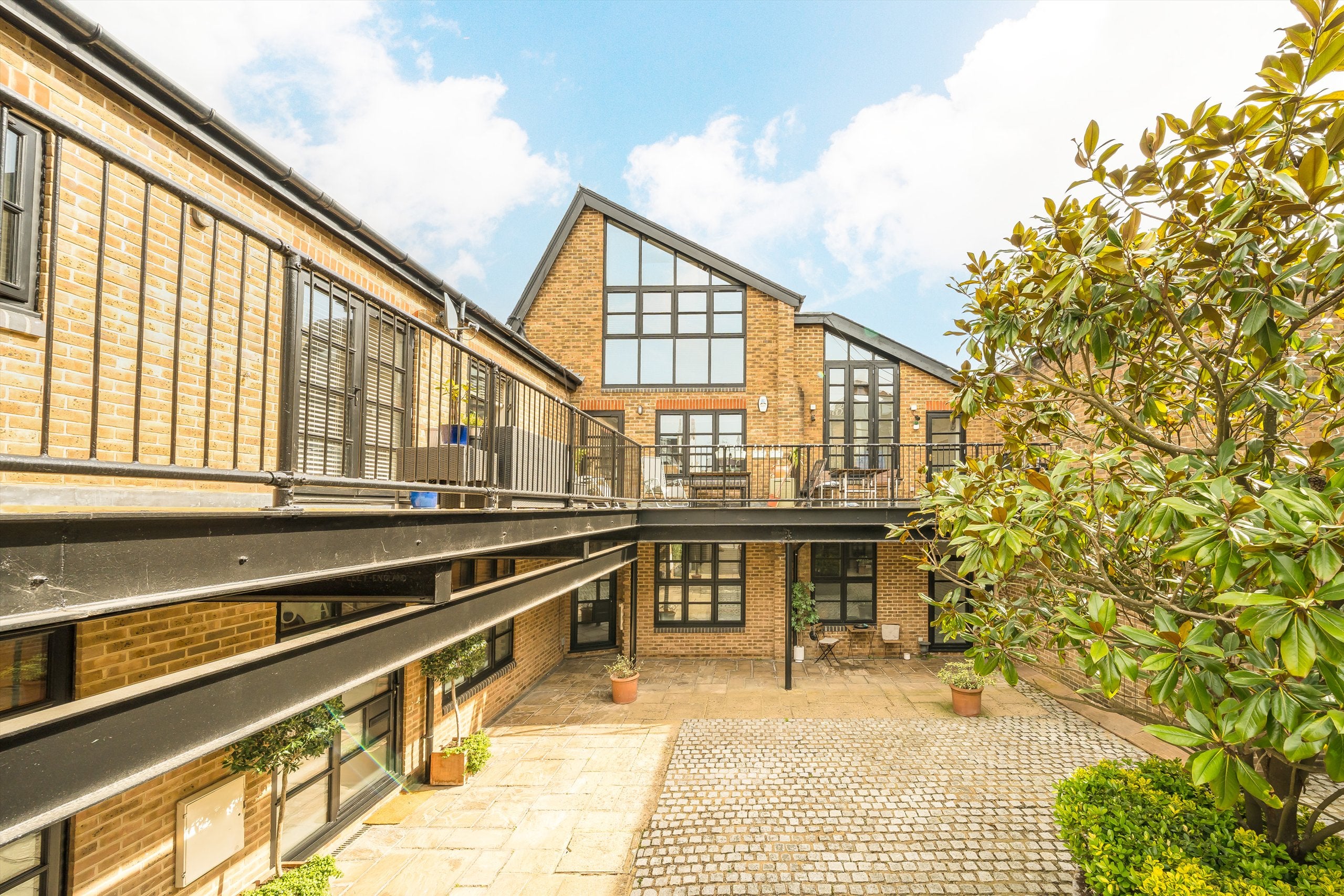 Flat Balham Grove in Greater London