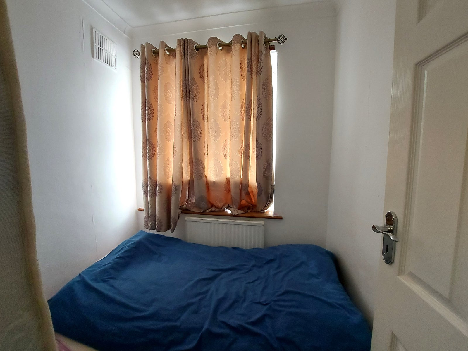 House Primrose Avenue in Greater London