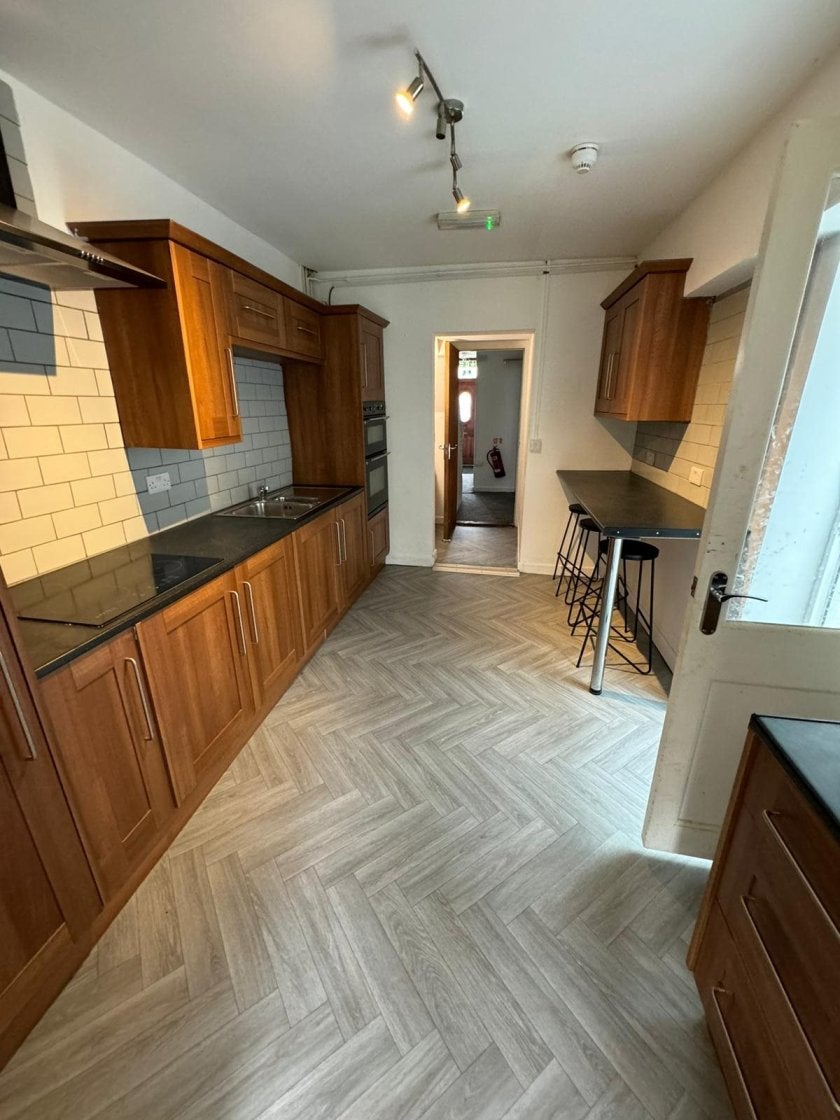Flat Lewis Street in Swansea
