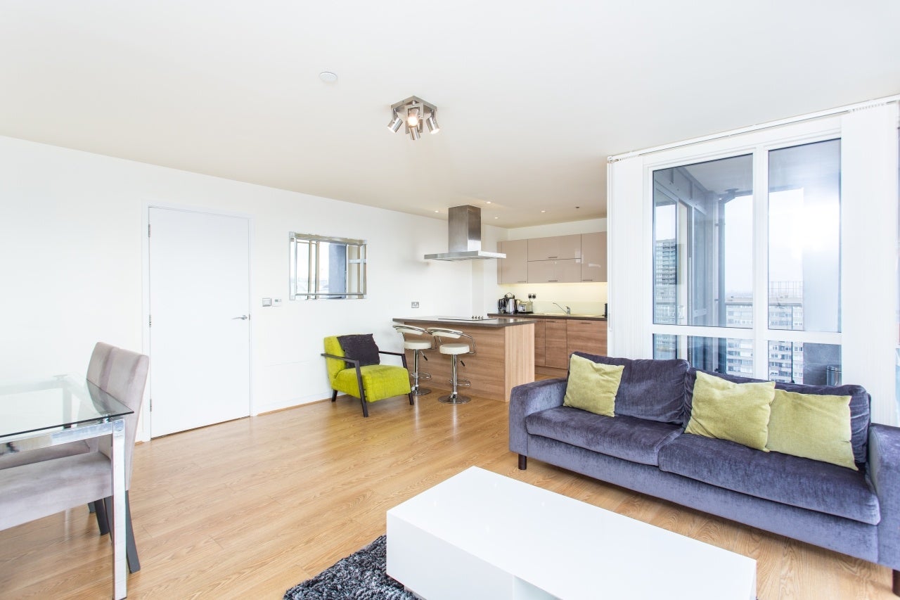 Flat Hay Currie Street in Greater London