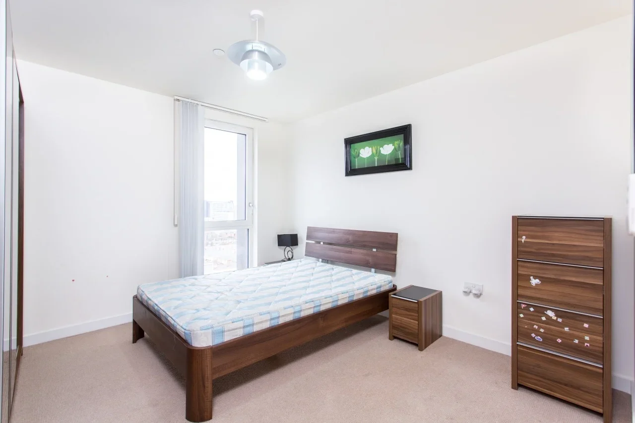 Flat Hay Currie Street in Greater London