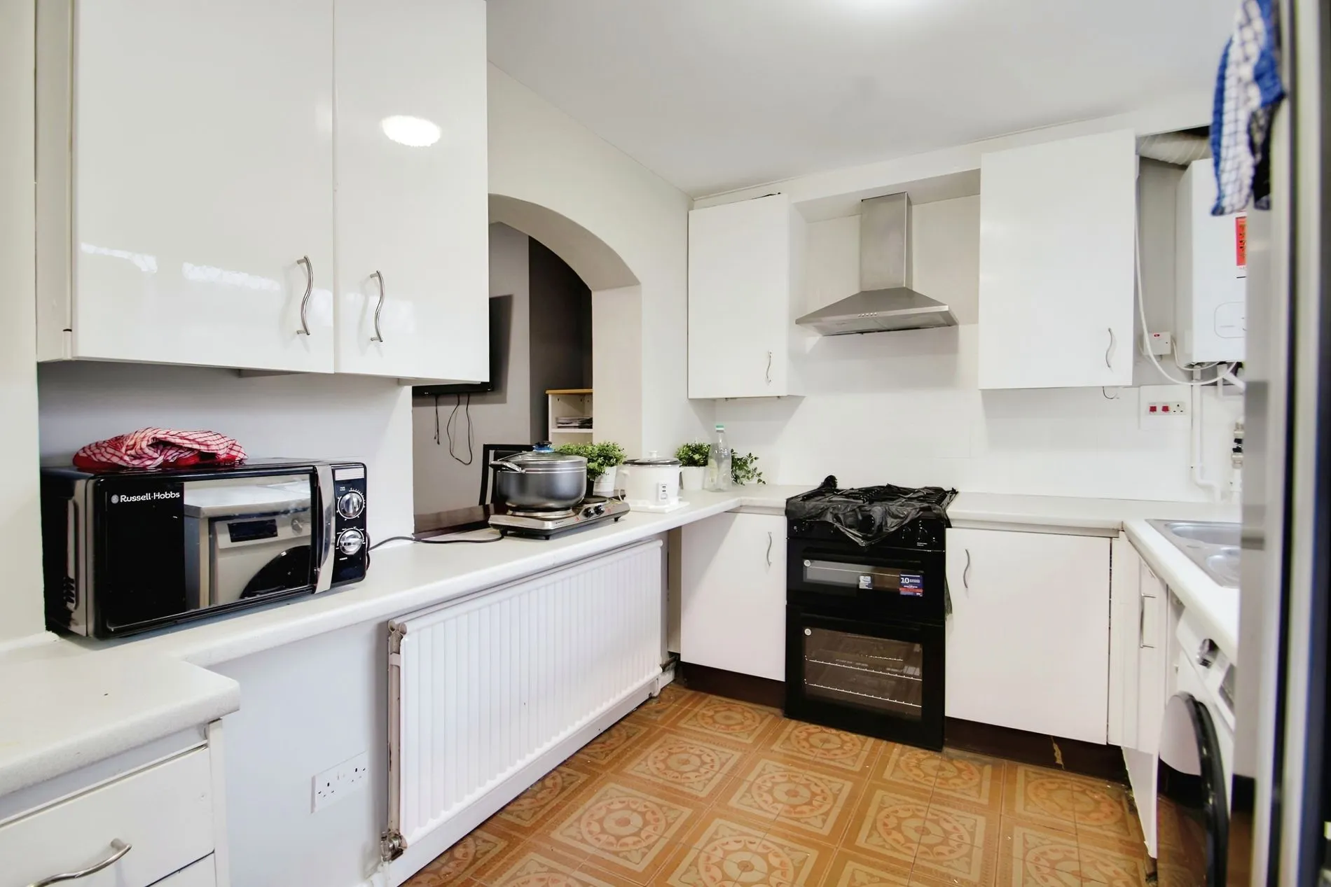 Room Willow Tree Close in Greater London