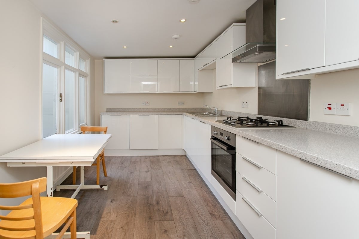 House Alderney Street in City of Westminster