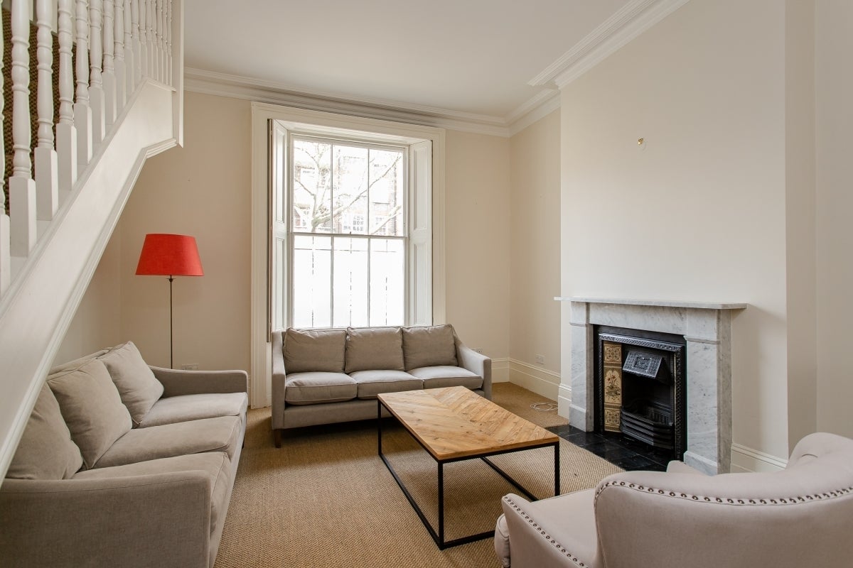 House Alderney Street in City of Westminster