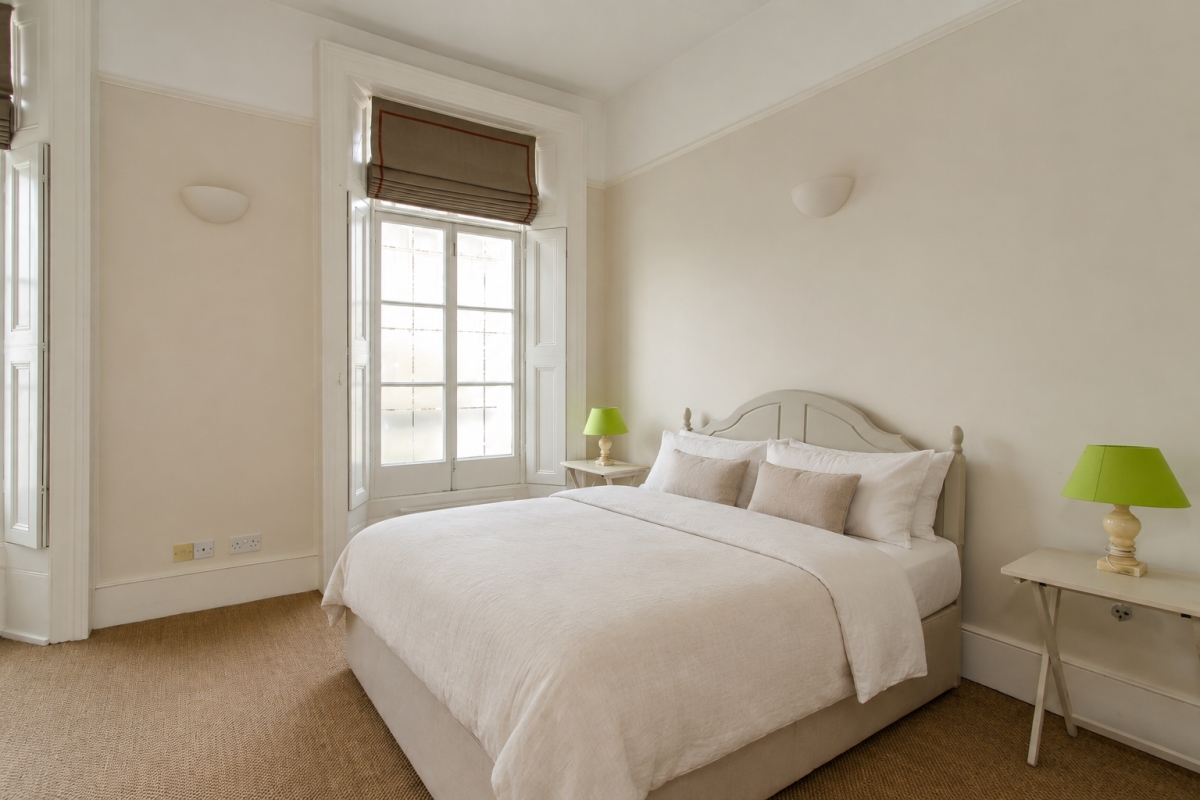 Flat Alderney Street in City of Westminster