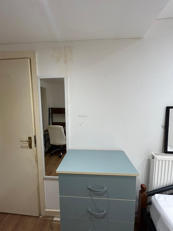 Room Devenay Road in Greater London