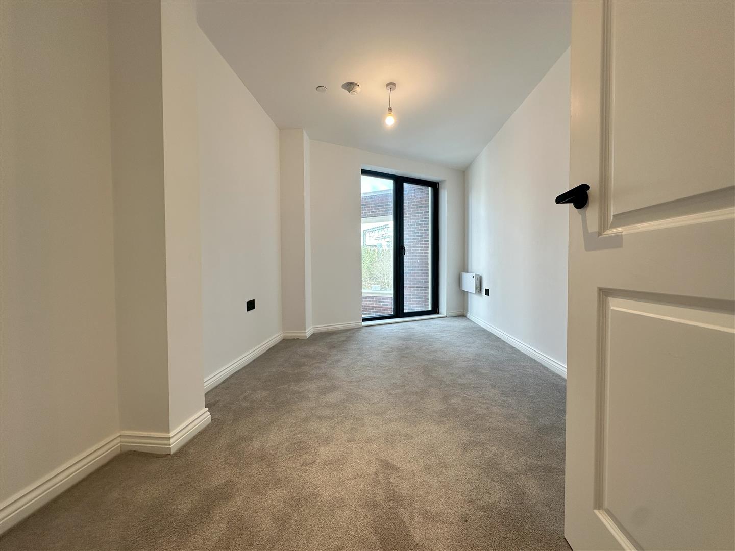 Flat Whitehall Road in Leeds