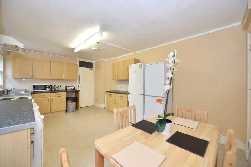Room Waldemar Road in Greater London