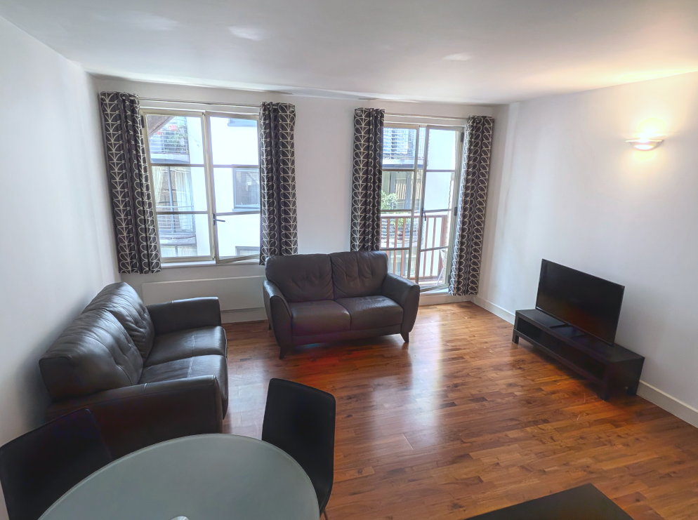 Flat Queen Elizabeth Street in Greater London