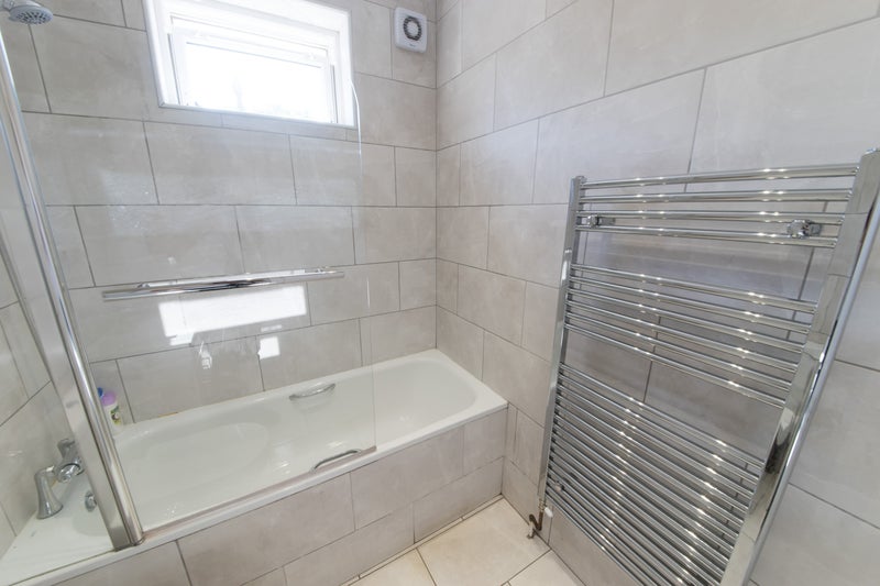 Room Tennyson Road in Greater London