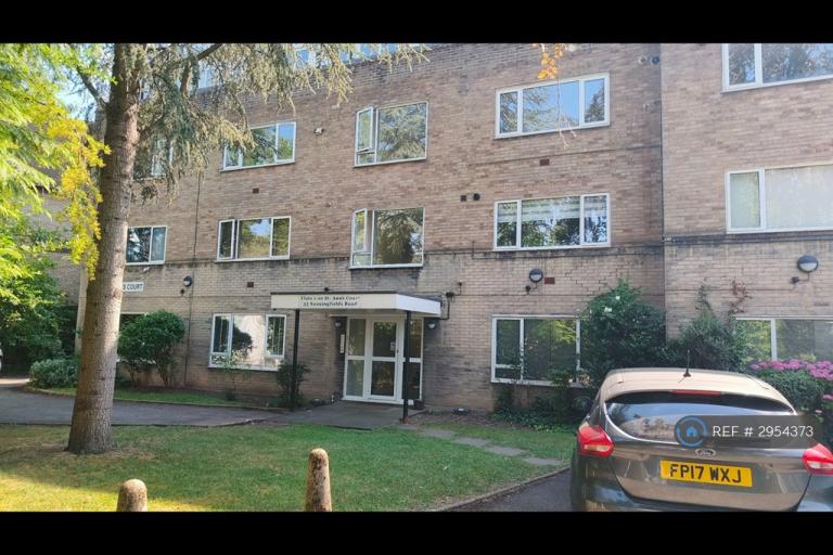 Flat Sunningfields Road in Greater London