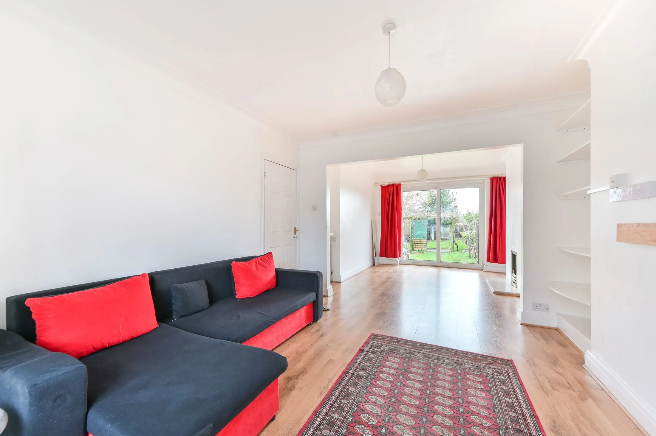 House Whitton Avenue East in Greater London