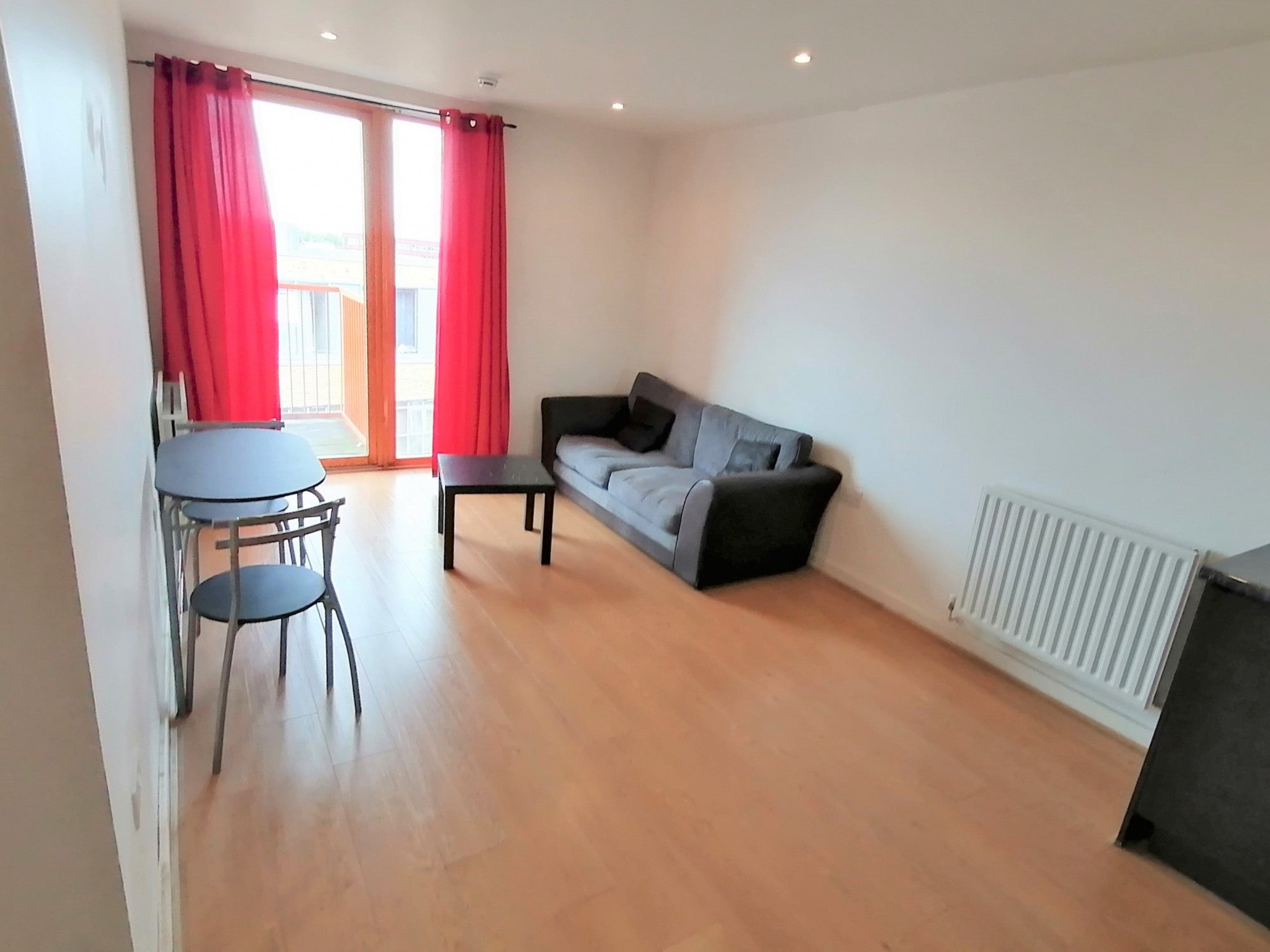 Flat Clockhouse Avenue in Greater London