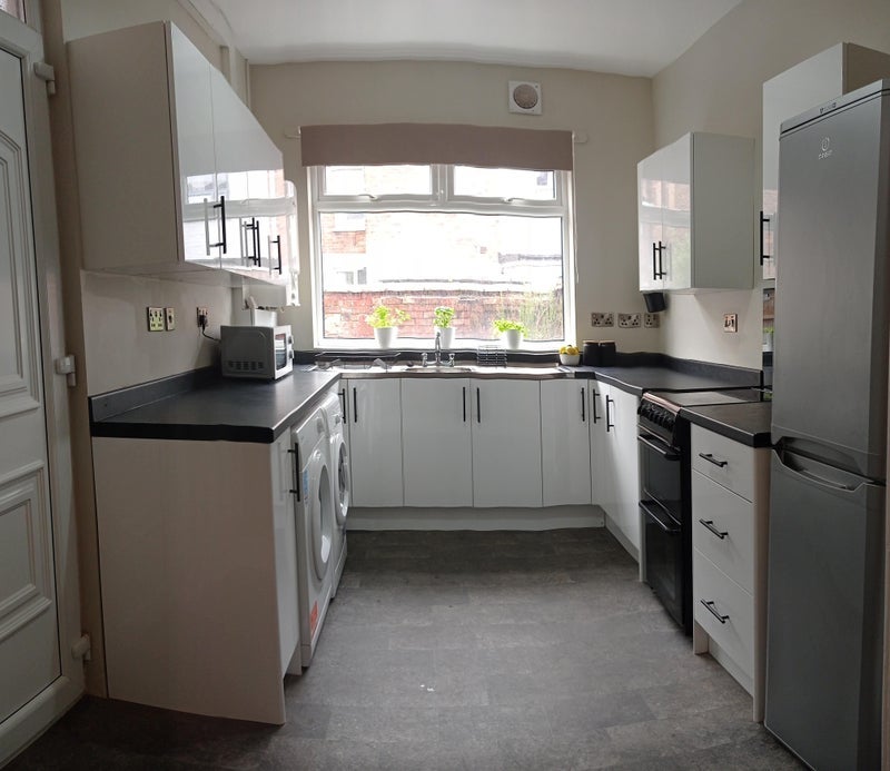 Room Haydn Avenue in Manchester