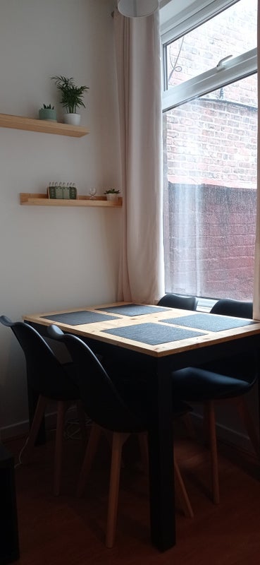 Room Haydn Avenue in Manchester