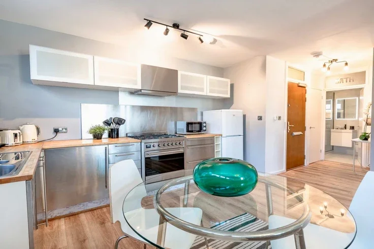 Flat Drury Lane in Greater London