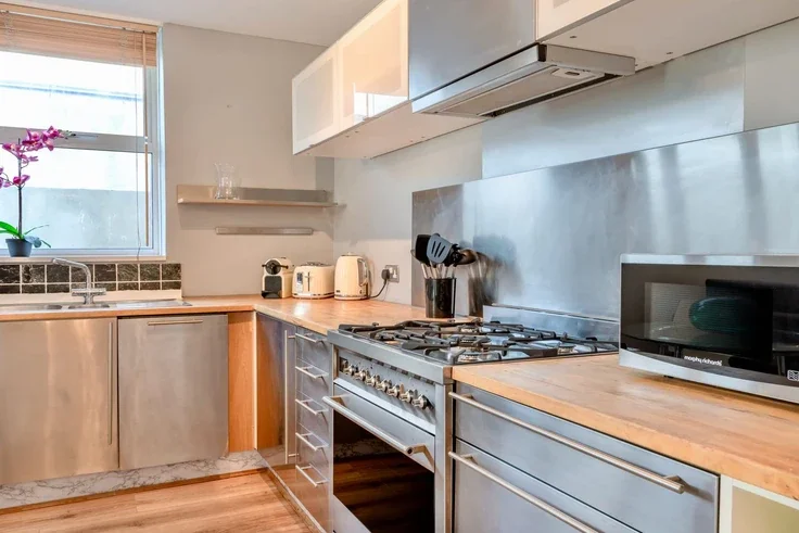 Flat Drury Lane in Greater London