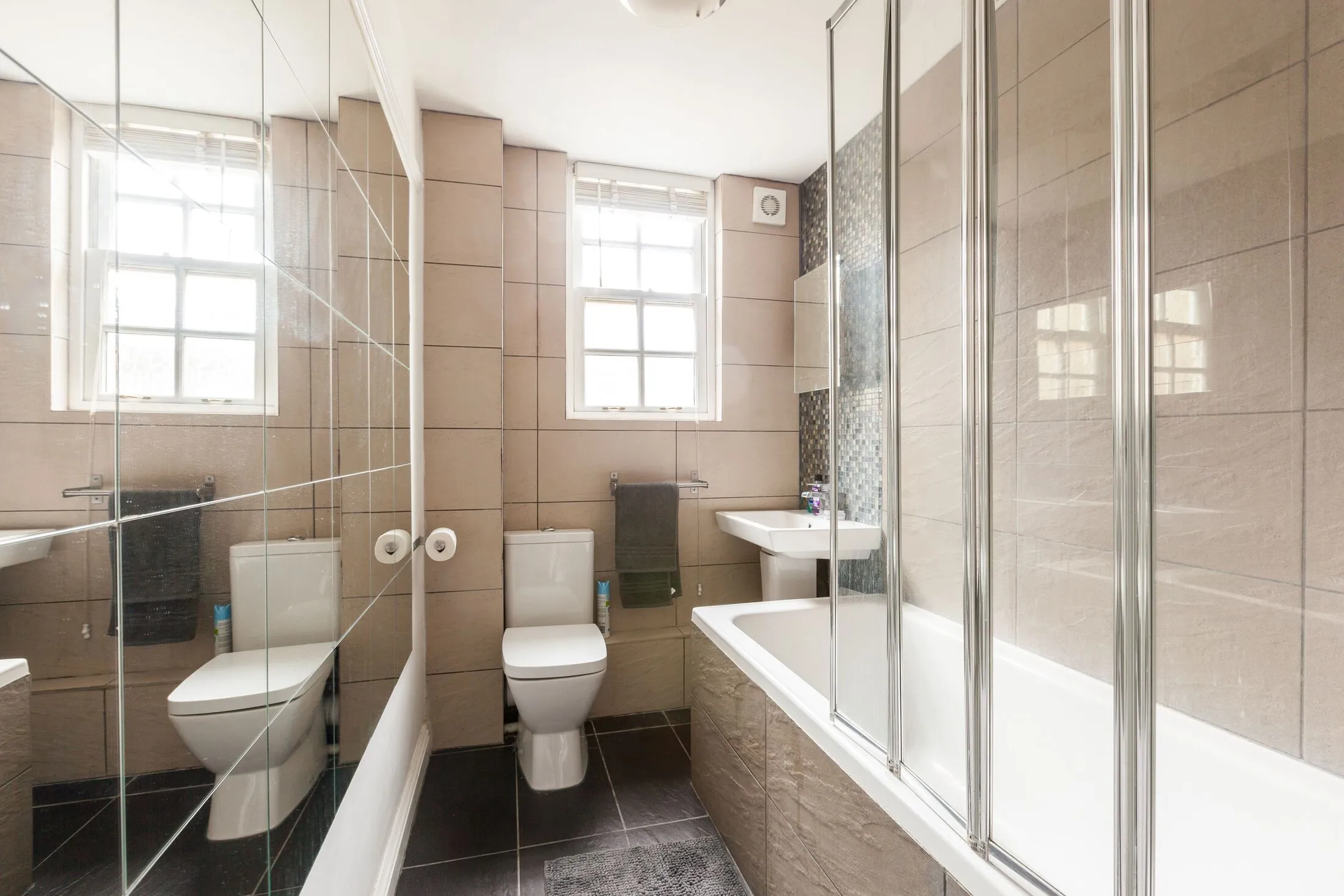 Flat Cleveland Grove in Greater London