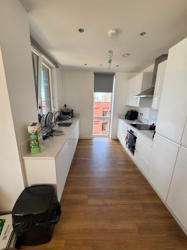 Flat Wallis Walk in Greater London