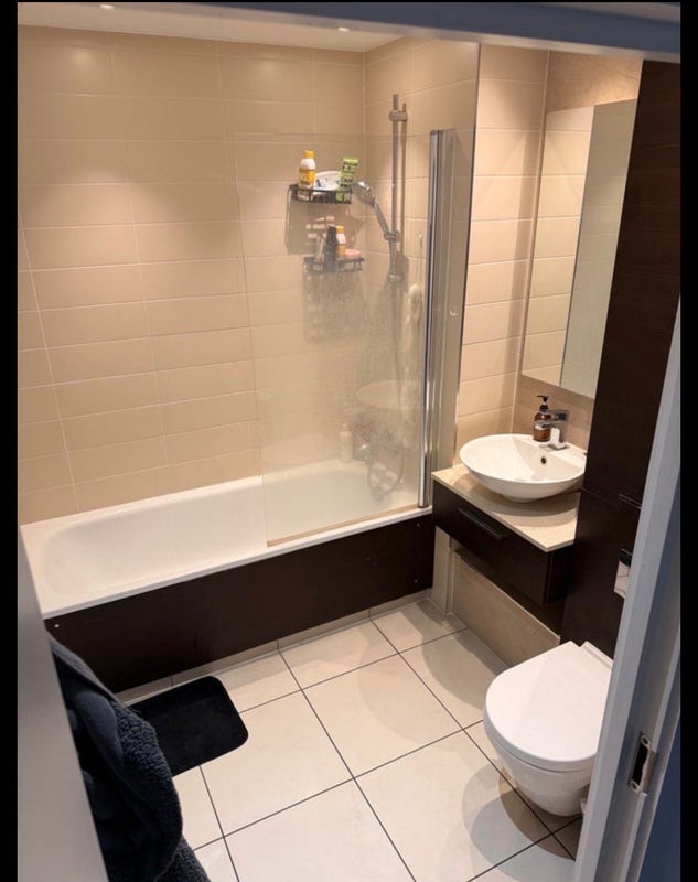 Room Radial Avenue in Greater London